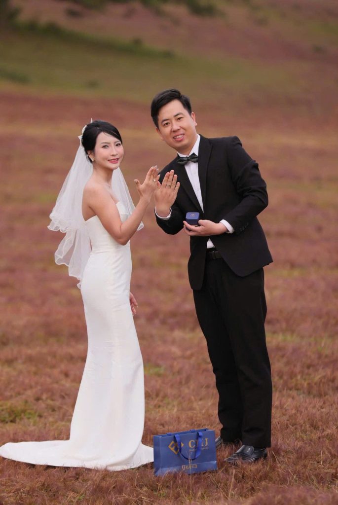 Cặp đôi thiết kế nhẫn cưới